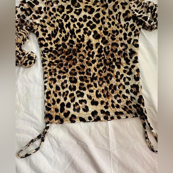 Turtle neck ruffle full sleeves - Picture 3 of 4